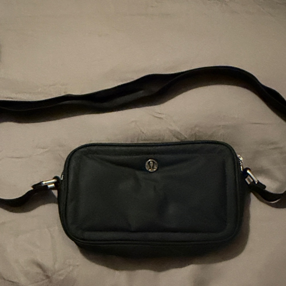 lululemon athletica Black Belt Bag - Streamlined Crossbody Carry